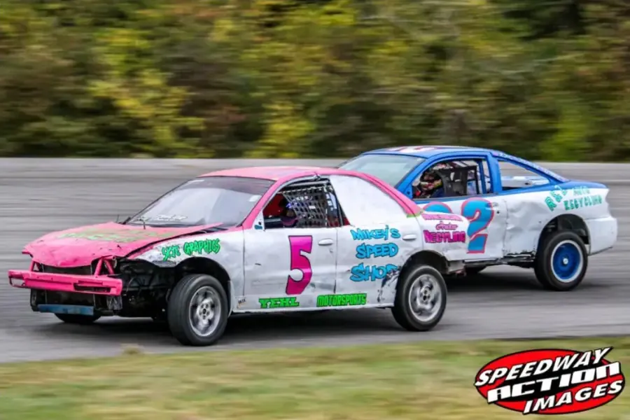 Compact cars 5 and 2 racing